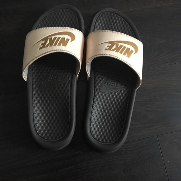 light pink nike slides